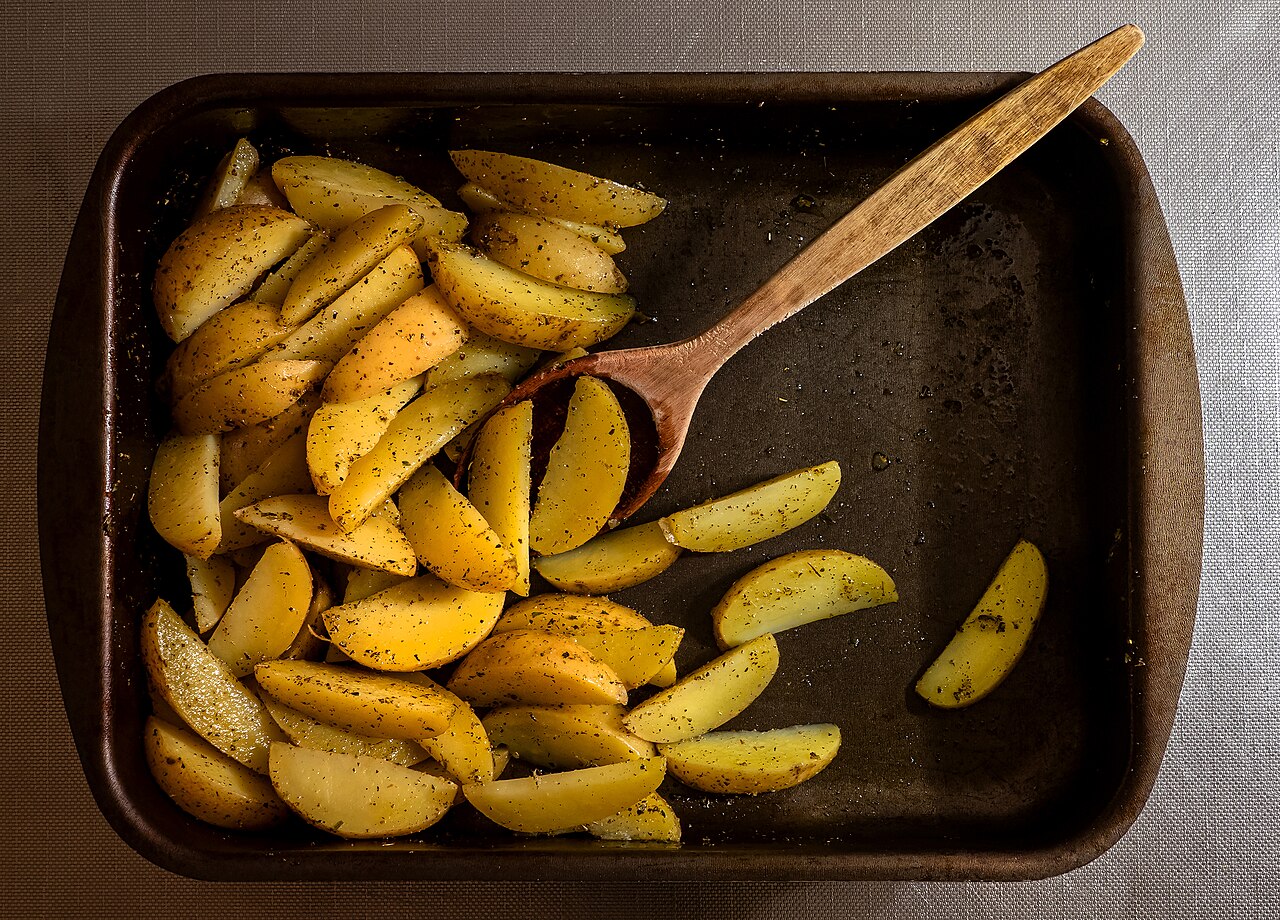 Making potato wedges