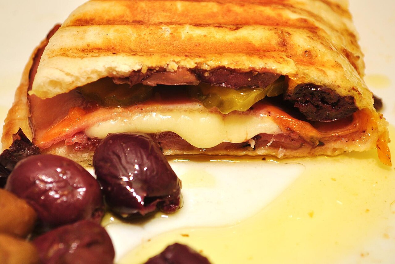 Drizzle some olive oil, mop it up with the bread (4474431362)